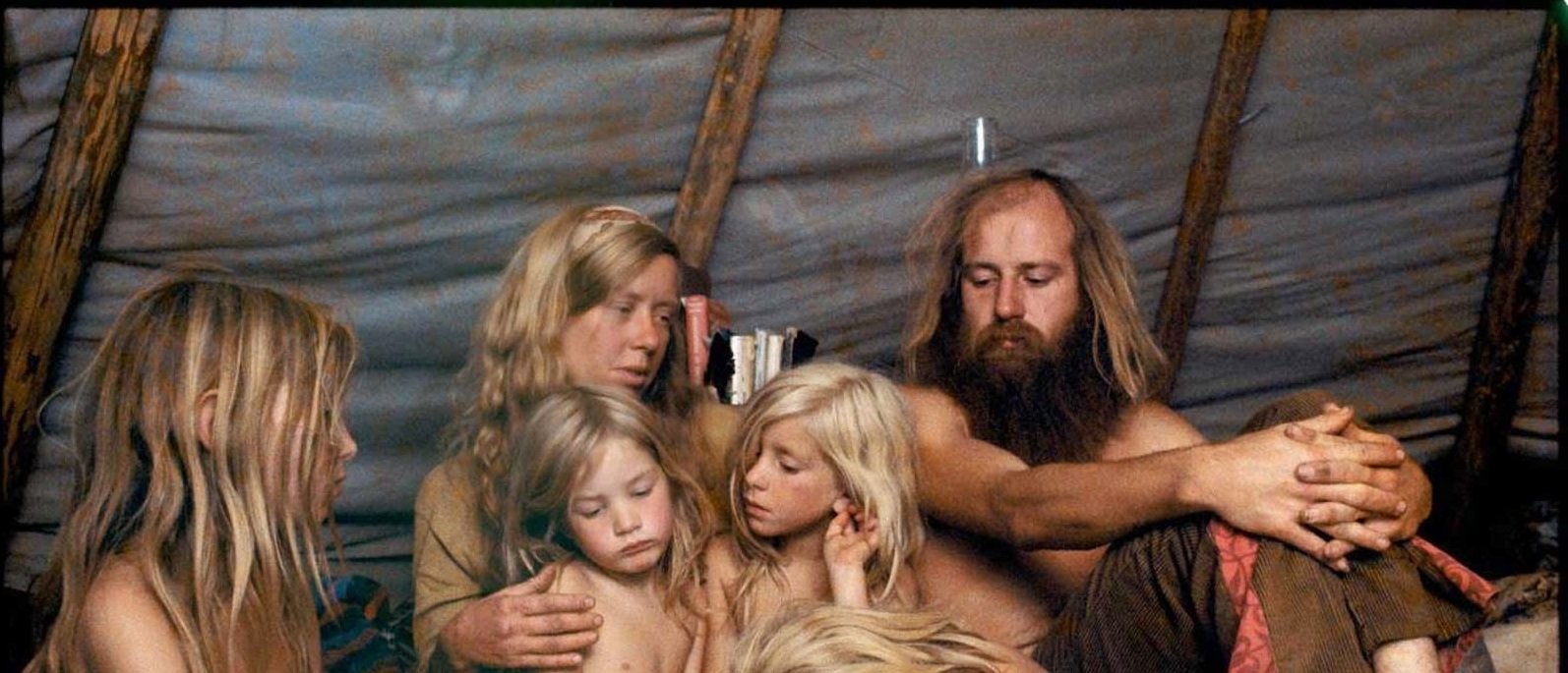 20 Eye-Opening Photographs of Life on Hippie Communes.